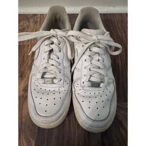 NIKE White Air Force 1. Size 7